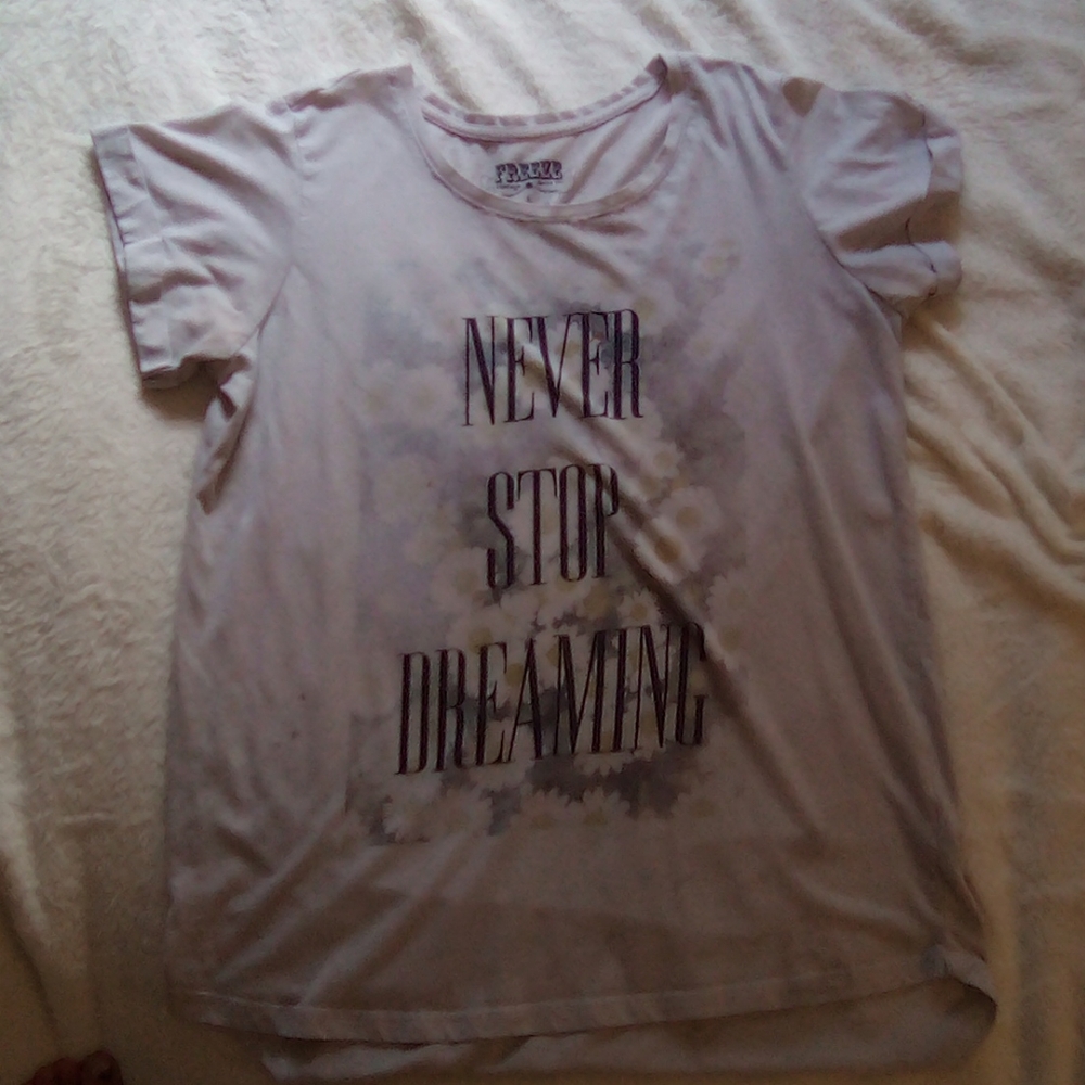 "Never stop dreaming" Shirt